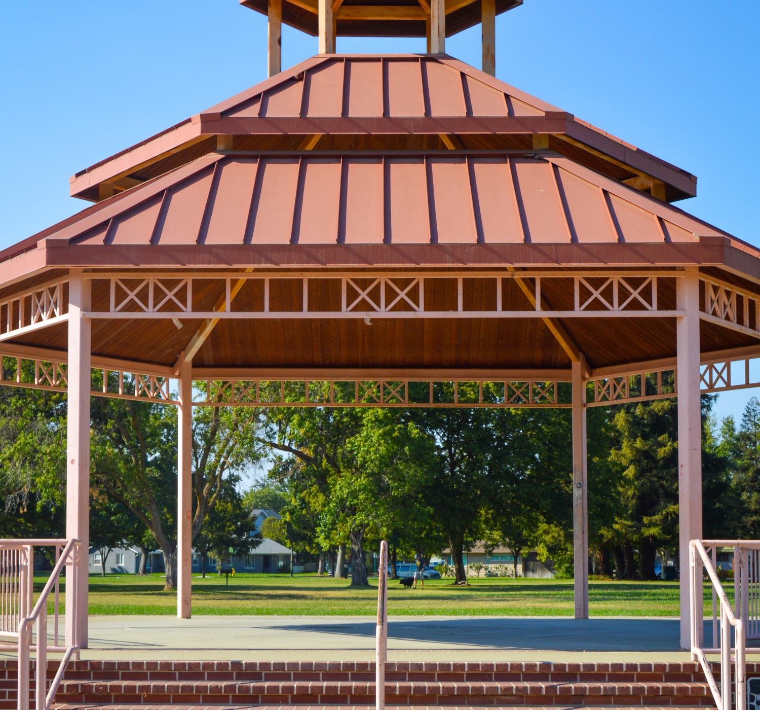 Shade structure with red roof on a sunny day