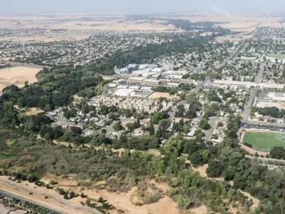 alt="aerial image of city"